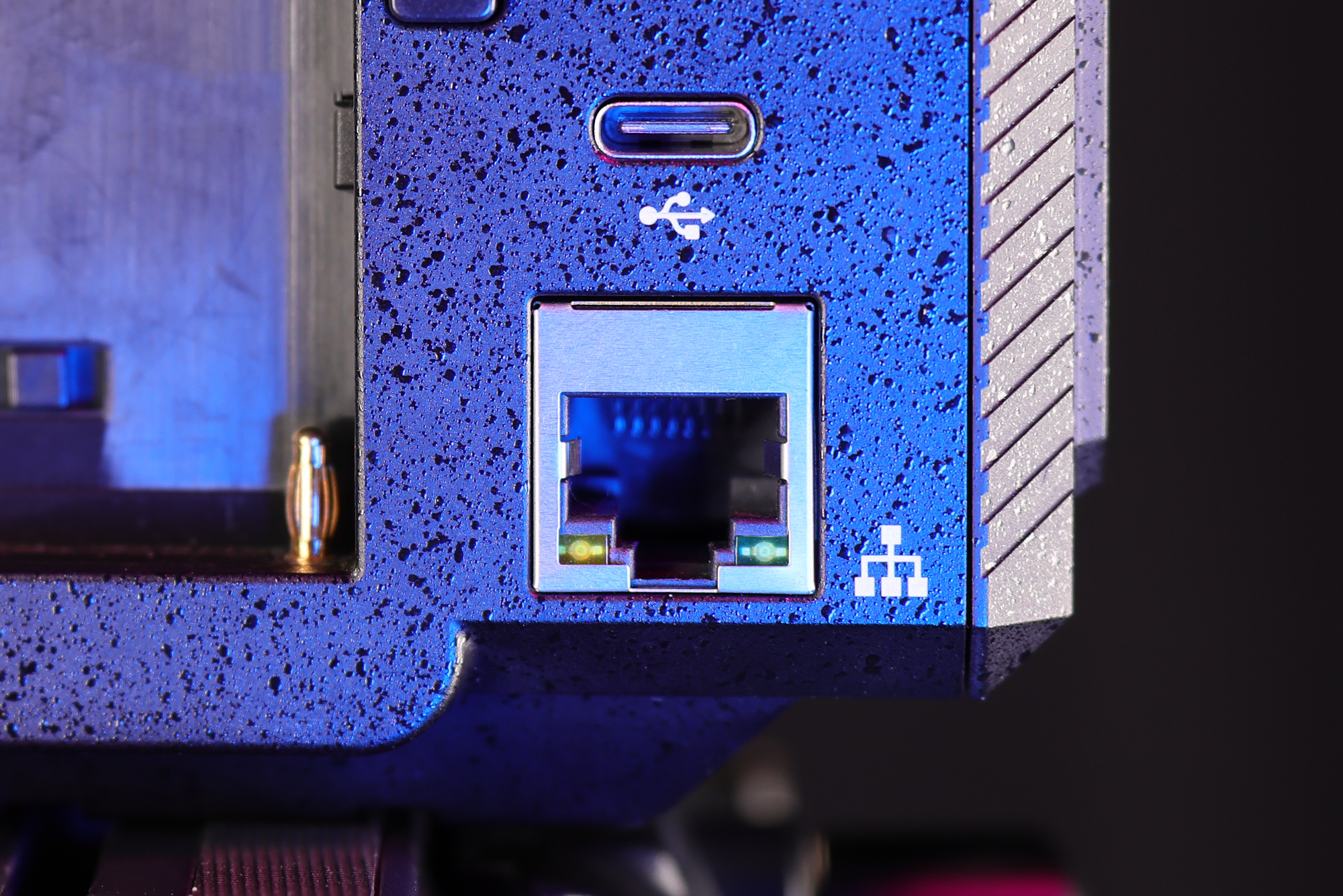 Bosma 8K Camera G1 Pro network ports detail, featuring Ethernet and Wi-Fi connectivity for real-time data transmission, live streaming, and remote control.