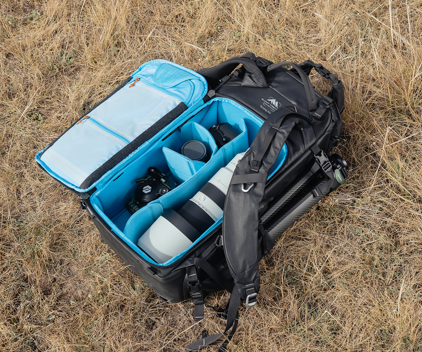 Compact folding design fits effortlessly into your backpack, making it the ideal travel tripod for creators on the move.Folded Length: 23.31 in / 59.2cmNet Weight: 5.95 lbs / 2.7kg