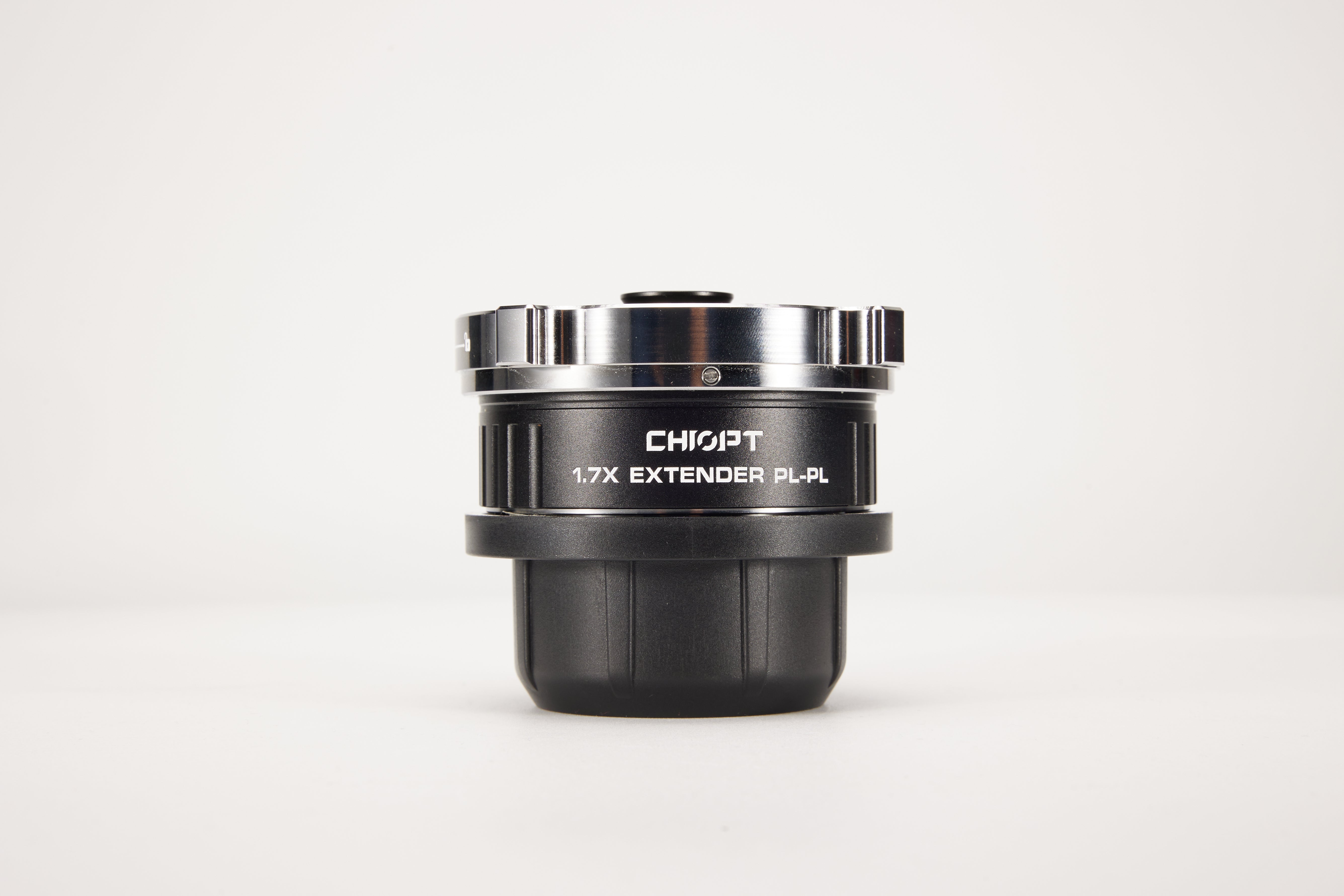Chiopt 1.7X Extender demonstrates image field expansion from Super 35 to full frame, compatible with ARRI Alexa Mini, Canon C700 FF, and Sony Venice cinema cameras.