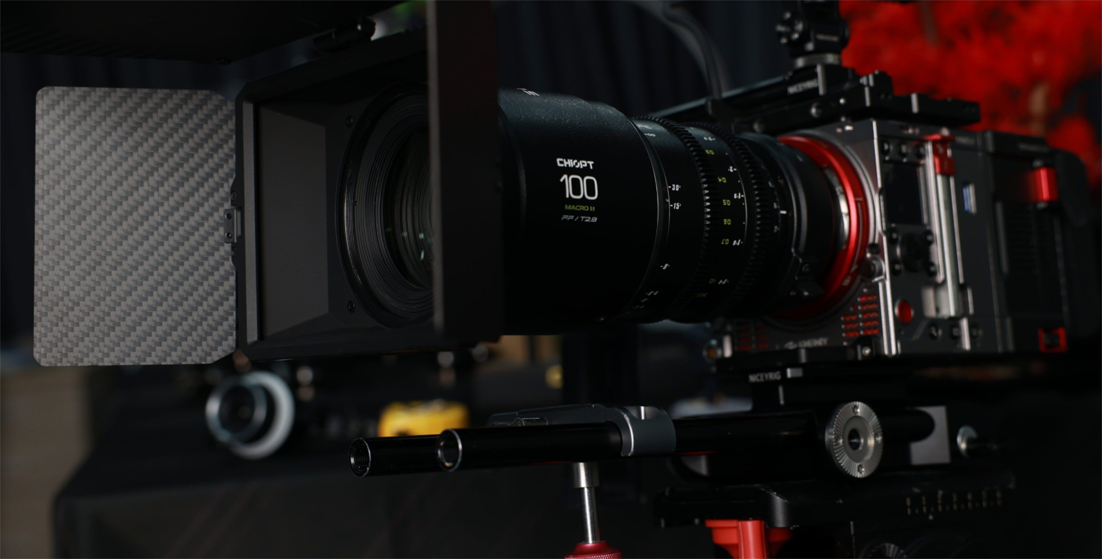 Chiopt Slasher Macro Prime 100mm T2.8 cine lens with 95mm front diameter, professional sunshade, and standard 86mm filter thread compatible with major filter brands. Quick-change design for fast, effortless filter replacement to support uninterrupted creative shooting.
