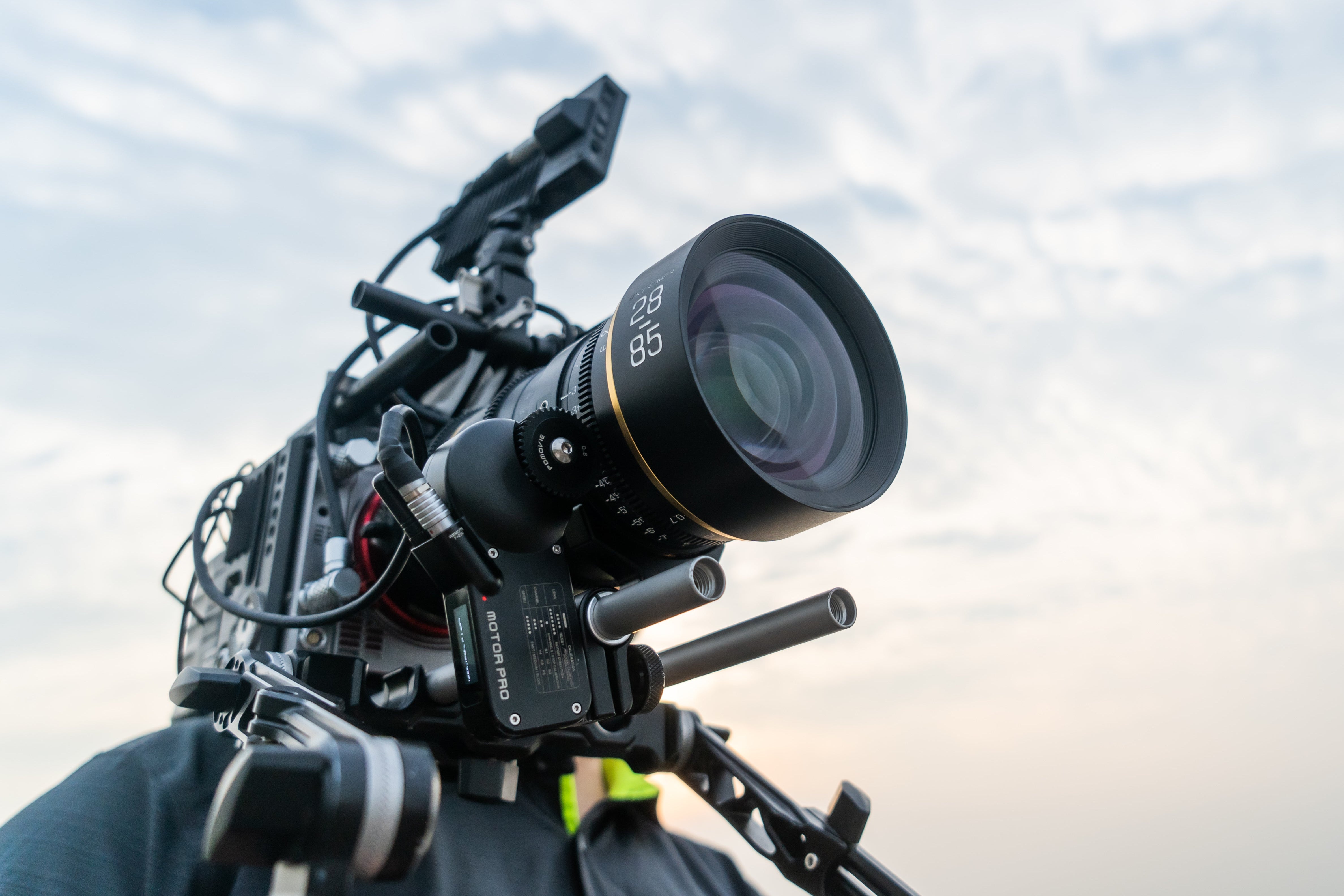 Chiopt Xtreme 28-85mm T3.2 cine zoom lens with follow focus and accessories, shoulder rig setup for handheld filmmaking and professional video production.