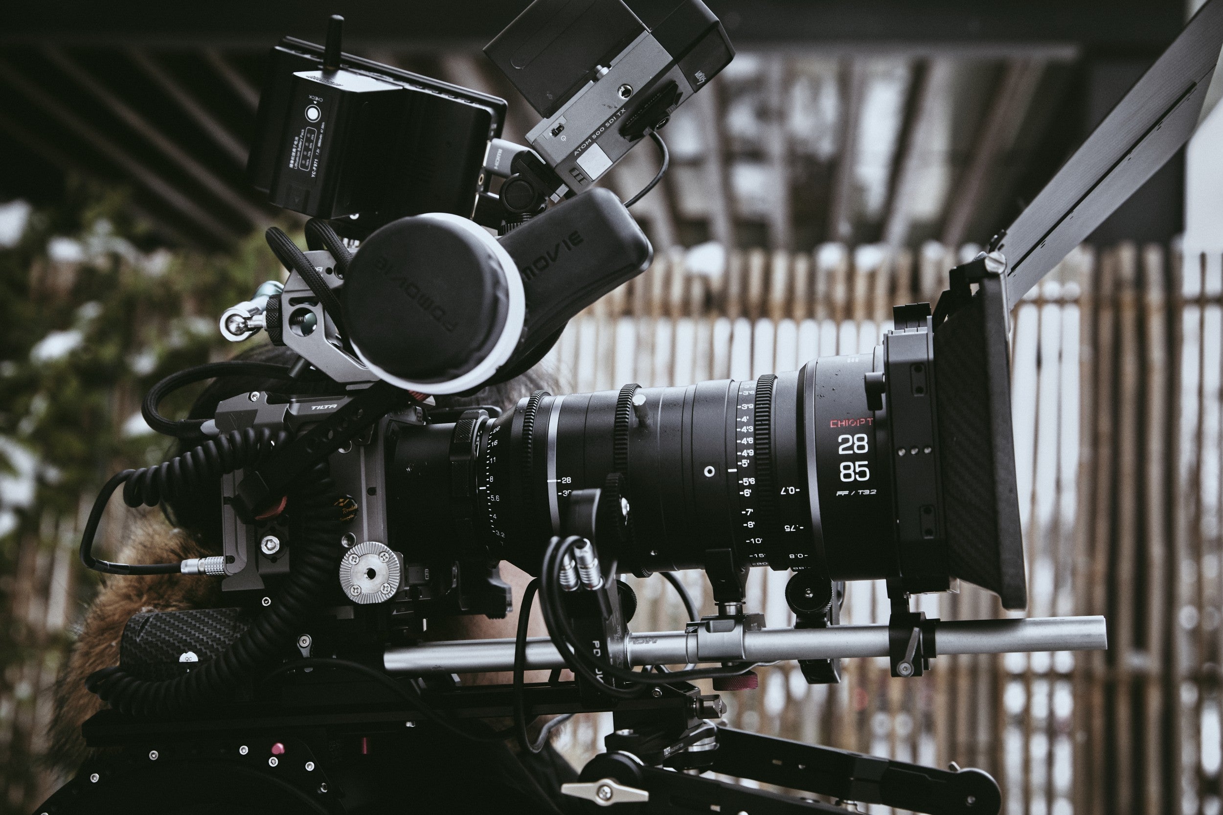 Chiopt Xtreme Zoom 28-85mm T3.2 cine lens with lightweight and all-metal design, easily carried on the shoulder for long shooting sessions, perfect for handheld and professional filmmaking applications.