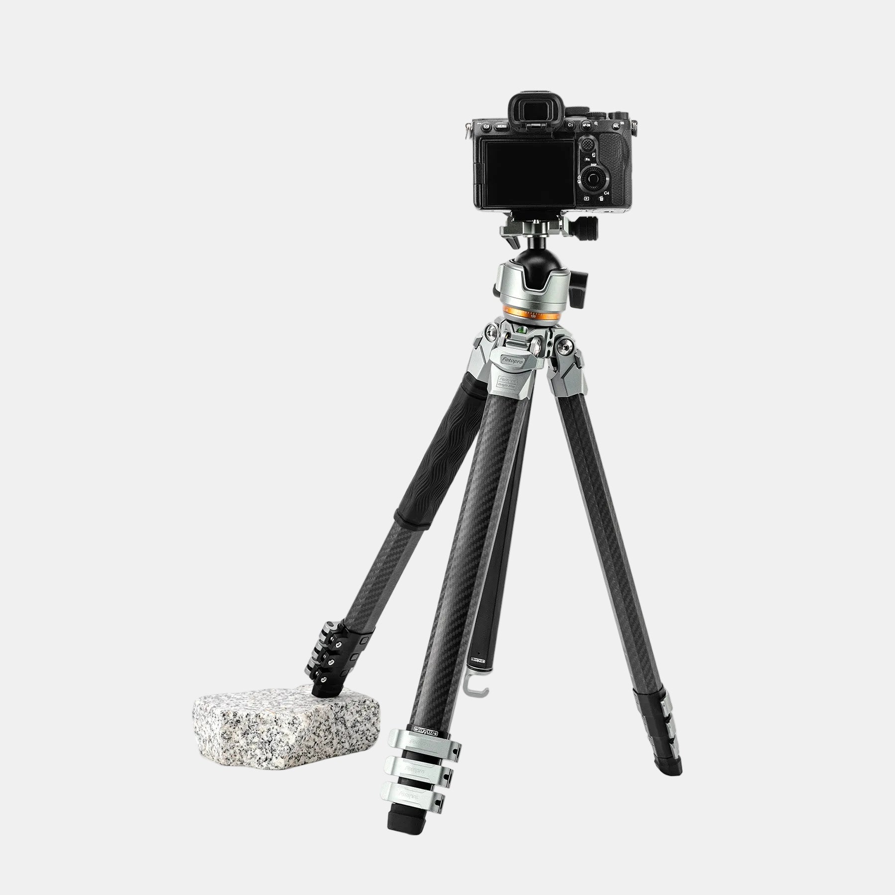 Fotopro Origin Plus travel camera tripod with dual panoramic ball head, 360° smooth adjustment, built-in bubble level for precise leveling even on uneven ground, perfect for landscape and panoramic photography.