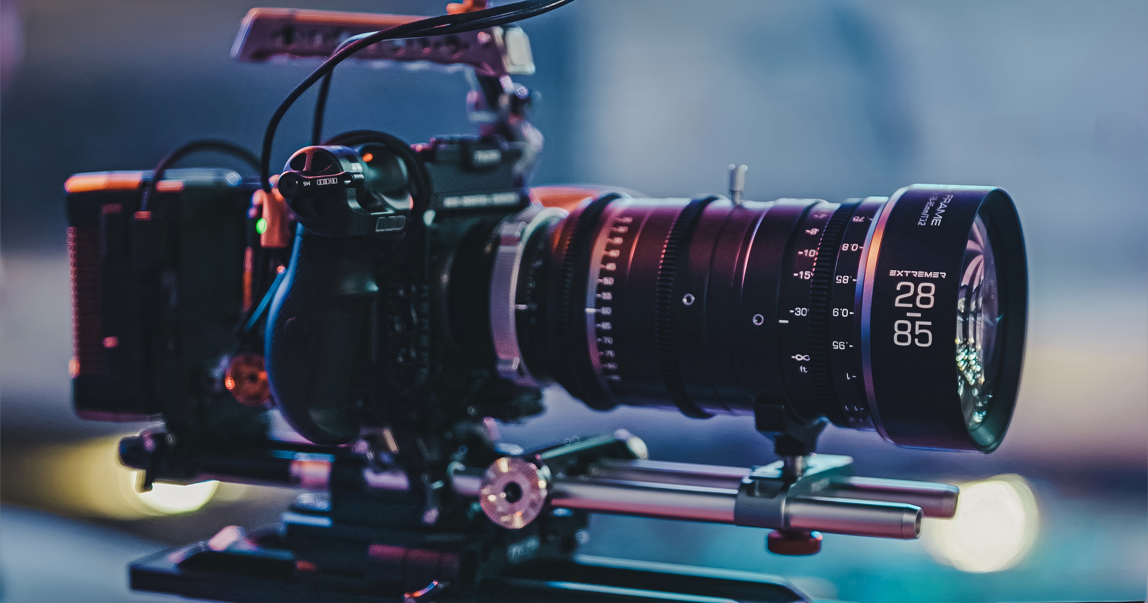 Chiopt Xtreme Zoom 28-85mm T3.2 cine lens banner, professional cinema zoom lens for filmmaking, providing versatile focal range and smooth focus control for cinematic video production.