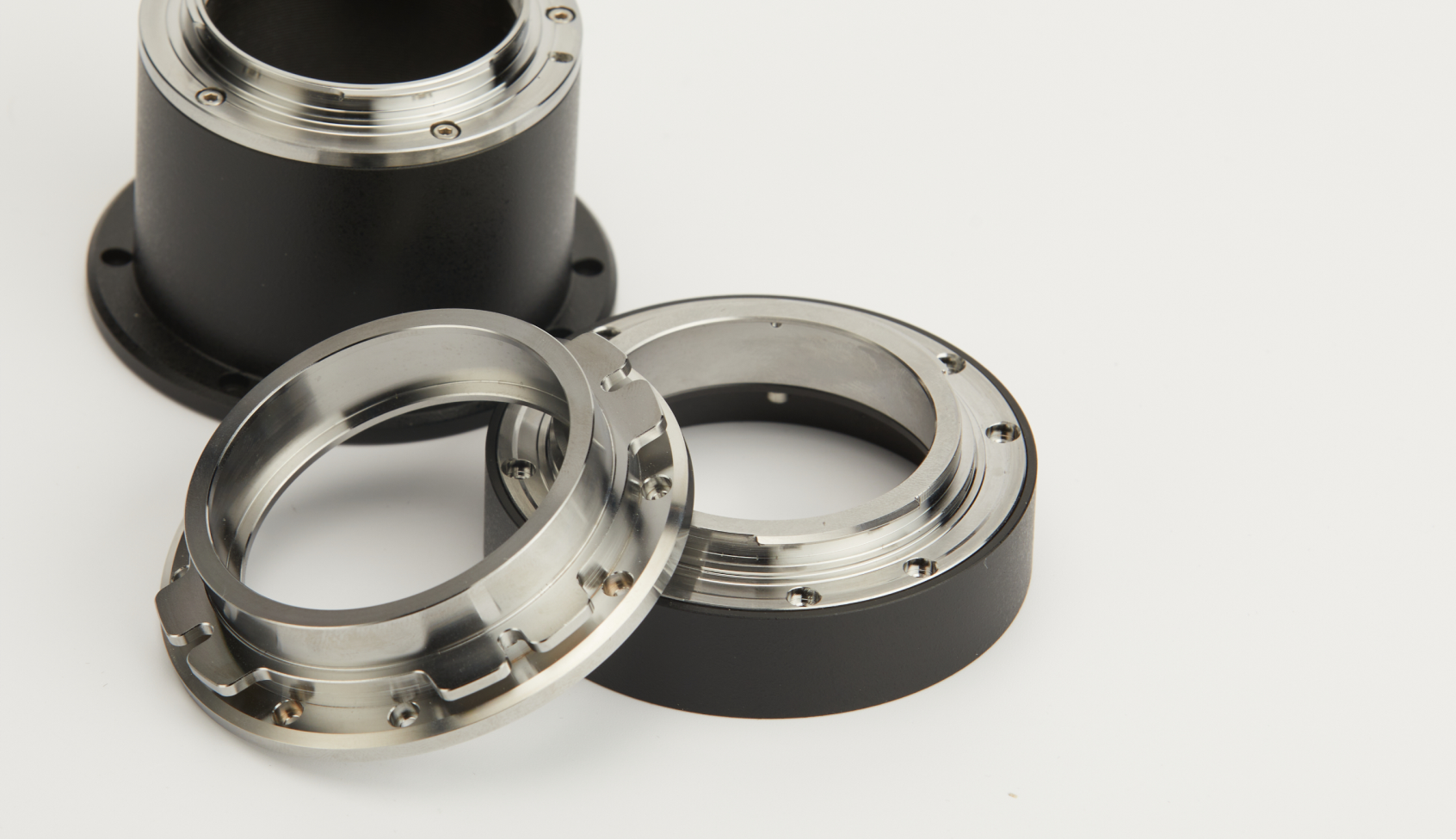 Chiopt Xtreme Zoom cine lens featuring a native PL mount with optional EF and E mounts, providing seamless compatibility with a wide range of professional camera systems for versatile filmmaking.