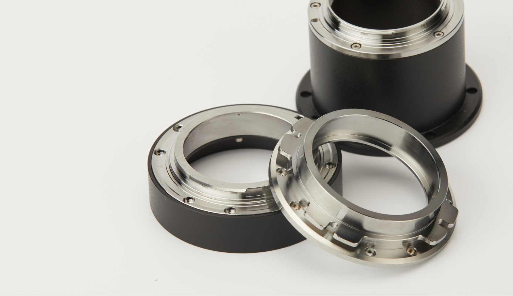Chiopt Xtreme Zoom cine lens featuring a native PL mount with optional EF and E mounts, providing seamless compatibility with a wide range of professional camera systems for versatile filmmaking.