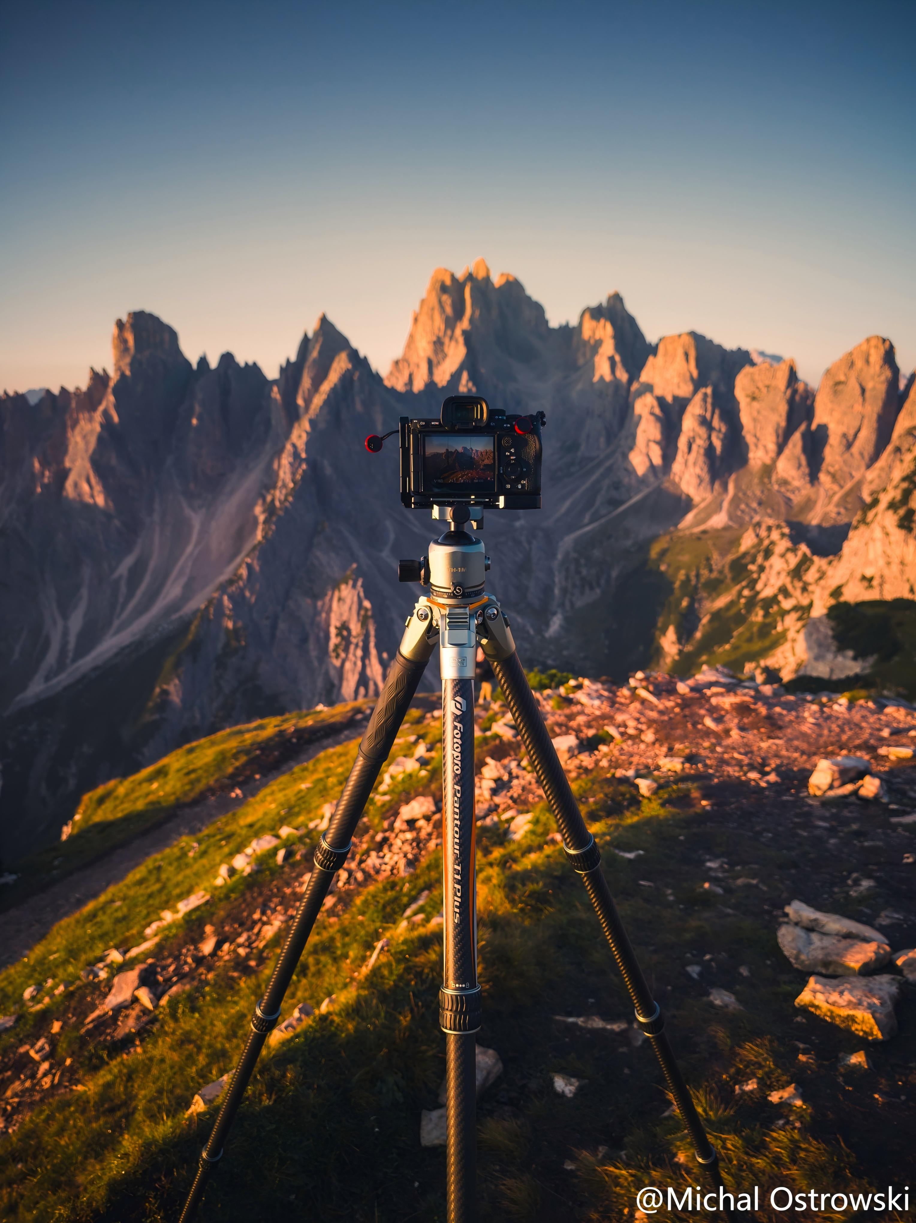 Fotopro camera tripod recommended for landscape photography, featuring lightweight and stable tripods ideal for travel, long exposure shots, and panoramic views. Recommended series include Origin, Origin Plus, T1 Plus, X-Airfly, X-Airfly Max, and X-Go E 2 series.